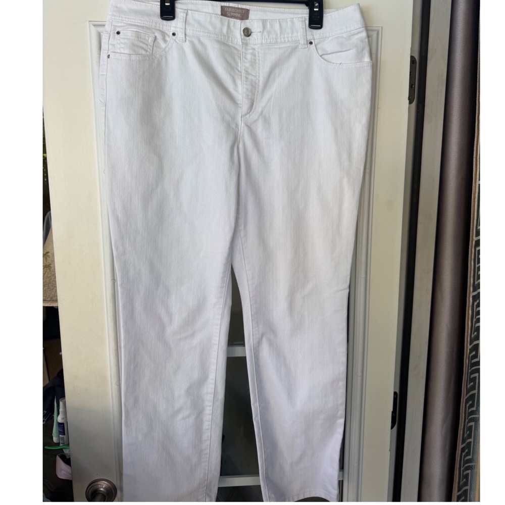 Chico's Fabulously Slimming Sz 2.5 short white denim jeans summer bbq party